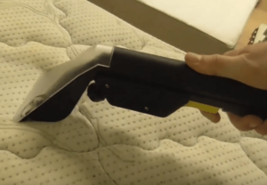 Cleaning the mattress