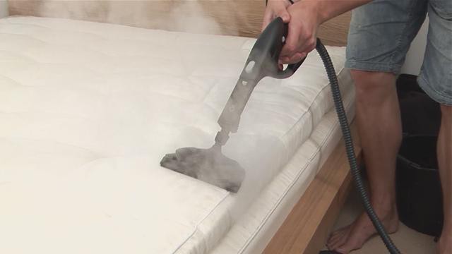 Cleaning with a steam generator