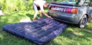 Inflating the mattress with an exhaust pipe