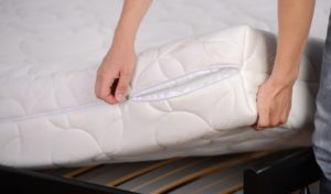 Removable mattress cover
