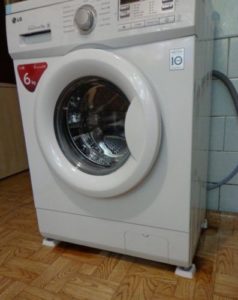 Washing machine with pads