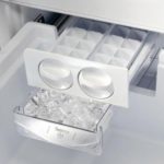 Ice maker in refrigerator
