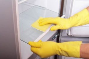 How to clean the inside of the refrigerator from yellowness