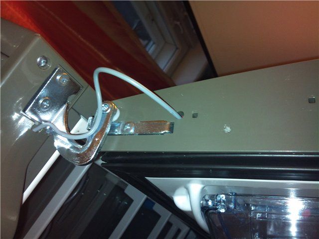 Reversing doors for refrigerators with display