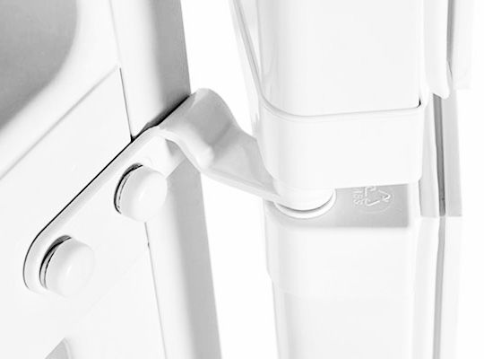 Refrigerator door fastening