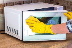 how to clean a microwave