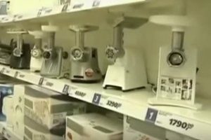 Meat grinders in a store