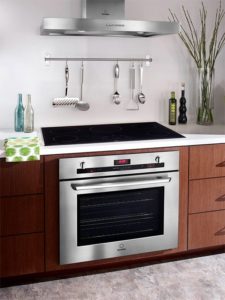 Built-in oven under the hob