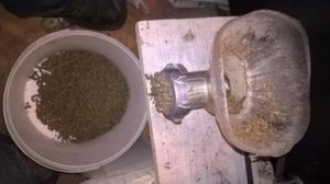 Granulator for mixed feed from a meat grinder