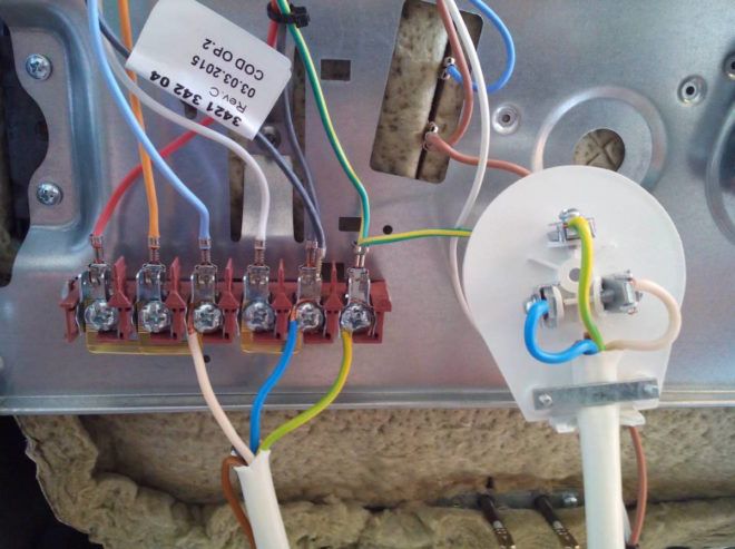 Cable for connecting an electric stove