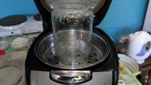 How to properly sterilize jars in a slow cooker