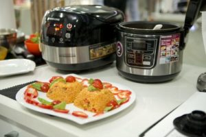 How does a multicooker work?