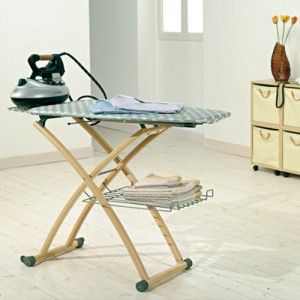 Design features of an ironing board for a steam generator