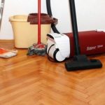 Is it possible to wash laminate flooring with a vacuum cleaner?