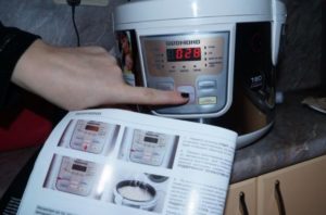 The process of turning on the multicooker