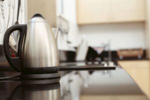 Preventing scale formation in a kettle