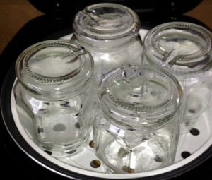 Sterilizing jars in a slow cooker