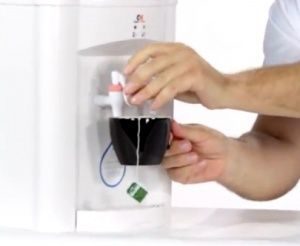 Posible bang magtimpla ng tsaa na may tubig mula sa isang palamigan? 