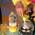 Vinegar and ascorbic acid for cleaning the kettle