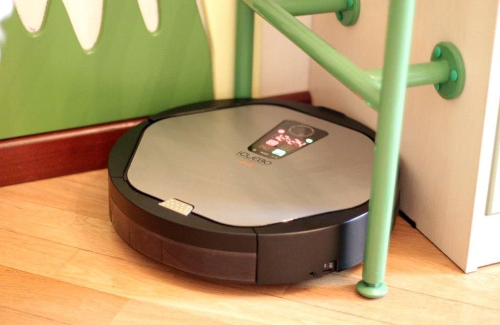 Robot vacuum cleaner in the corner