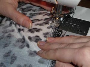 How to stitch on an overlocker