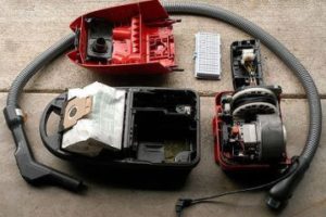 What malfunctions may occur in the operation of the vacuum cleaner?