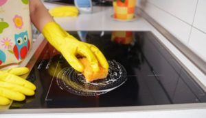 The back of the sponge cannot be used to clean the oven.