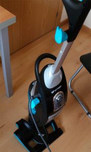 wire in a vertical vacuum cleaner for home