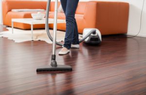 Vacuum cleaner for laminate flooring