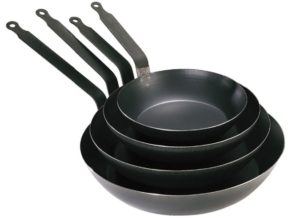 frying pans of different sizes