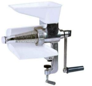 Manual juicer