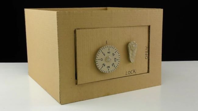 making a safe from cardboard