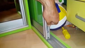 How to adjust closet doors if they fall out