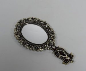 How to give a mirror for a birthday