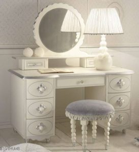Ladies table with mirror 