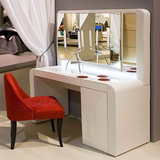 Ladies table with mirror 