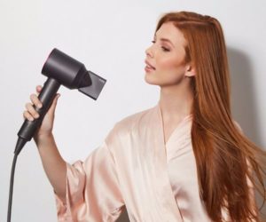 The hairdryer should be kept at a distance of 40 cm from the hair.