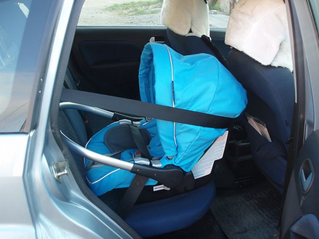 How to install a cradle in a car