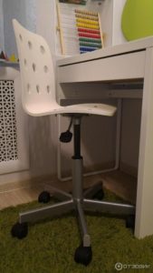 How to choose a chair for a first grader