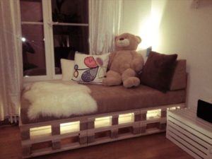 DIY pallet bed - lighting