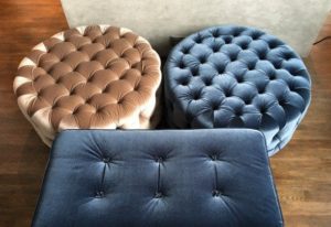 Pouf with carriage tie