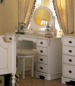 Dimensions of a dressing table for a small room