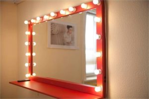 DIY makeup artist's mirror