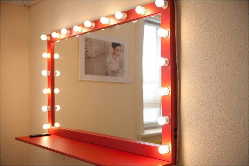DIY makeup artist's mirror