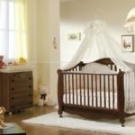 what should be in a newborn's crib