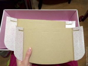 Assembling a crib from a shoe box. Step 3.