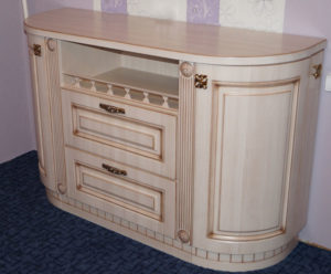 classic style chest of drawers