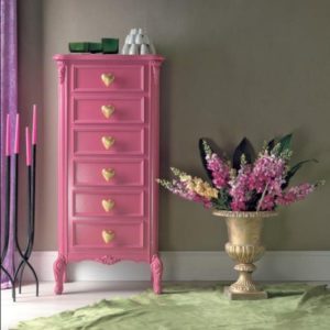 Chest of drawers in the bedroom