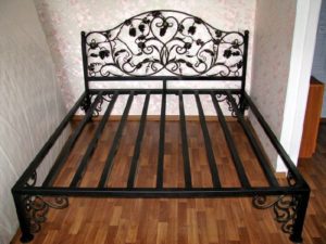 Do-it-yourself bed made from a profile pipe