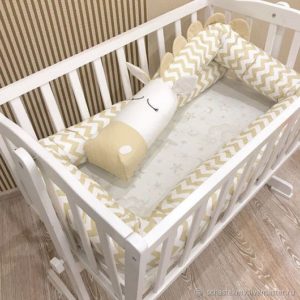 Tips for sewing a bolster for a baby crib